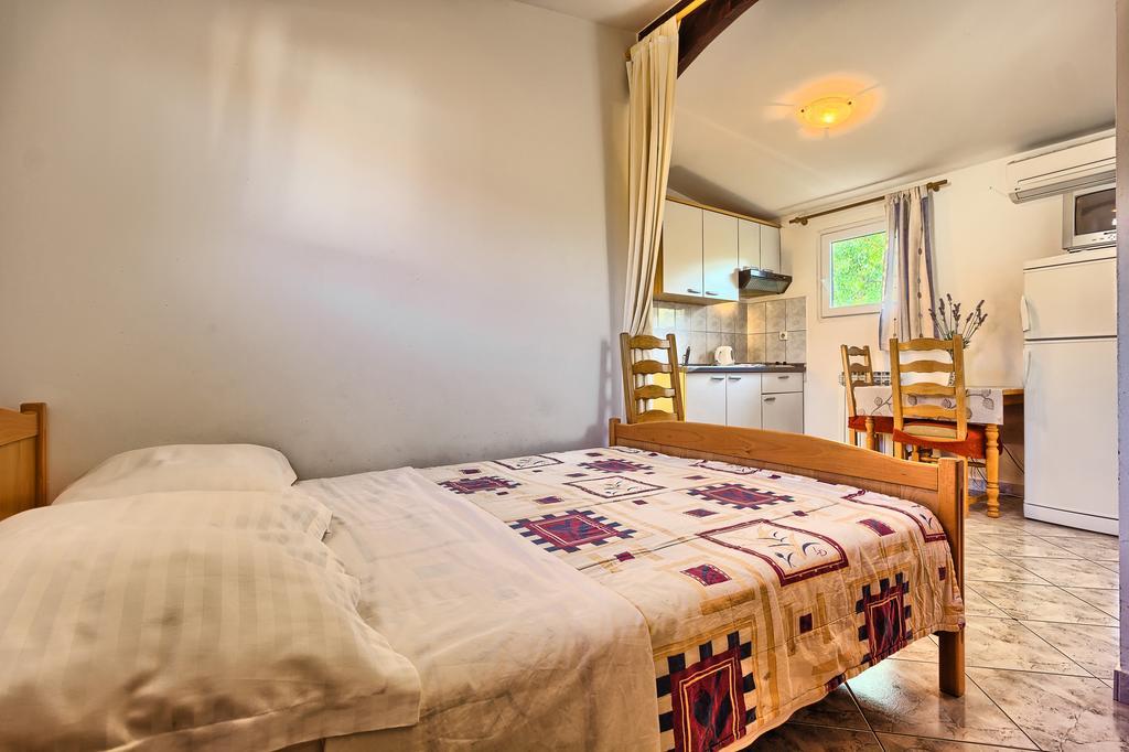 Apartments & Bungalows Ivanovic Kaštela Екстериор снимка