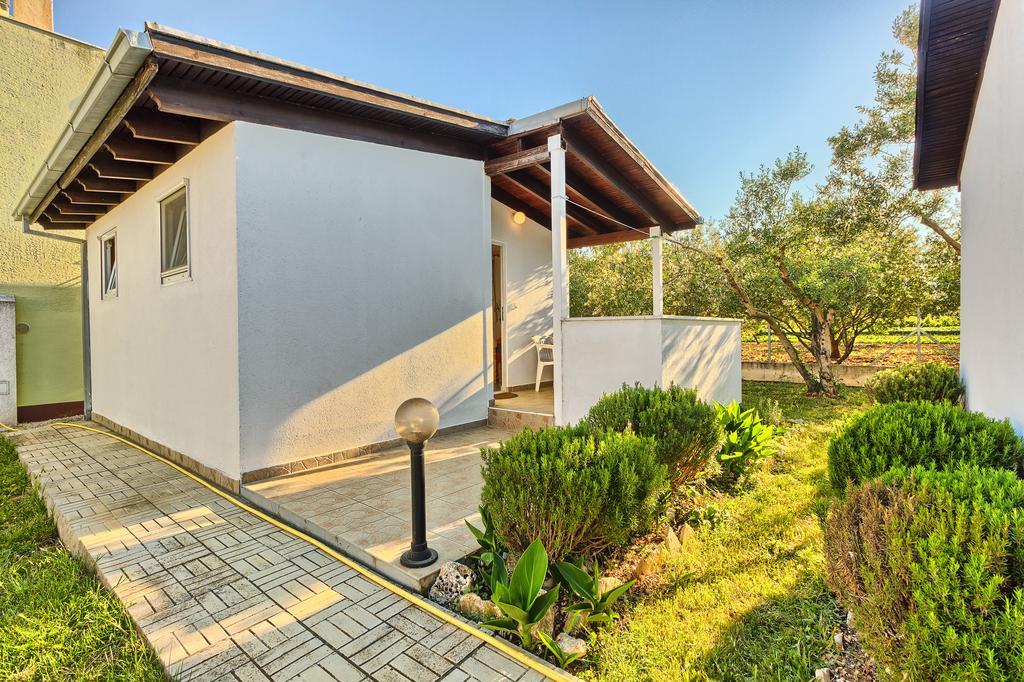 Apartments & Bungalows Ivanovic Kaštela Екстериор снимка