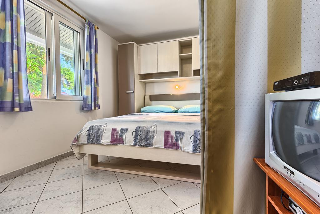 Apartments & Bungalows Ivanovic Kaštela Екстериор снимка