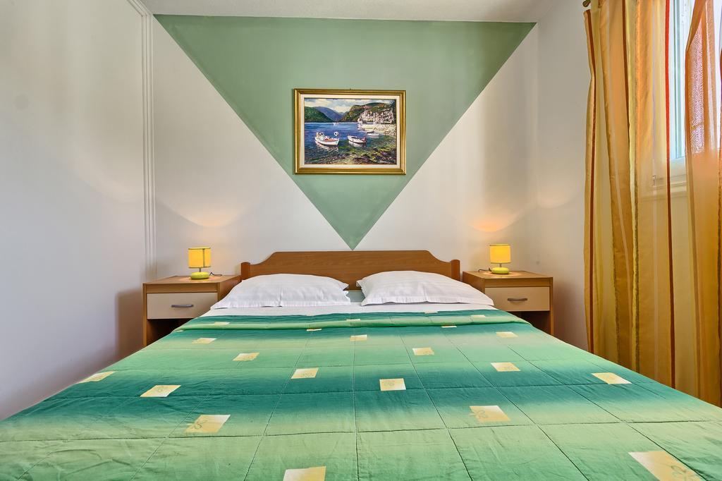 Apartments & Bungalows Ivanovic Kaštela Екстериор снимка