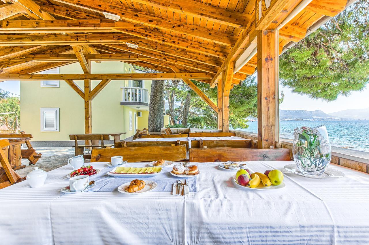 Apartments & Bungalows Ivanovic Kaštela Екстериор снимка