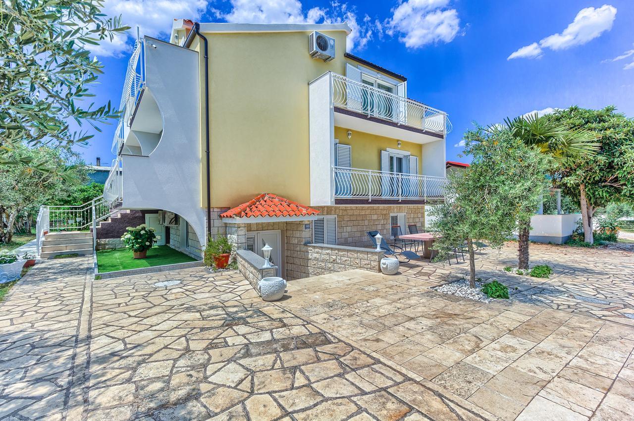 Apartments & Bungalows Ivanovic Kaštela Екстериор снимка
