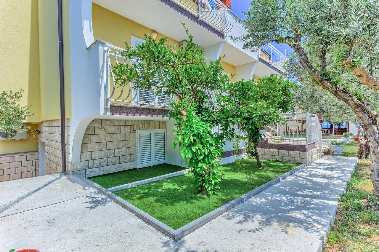 Apartments & Bungalows Ivanovic Kaštela Екстериор снимка
